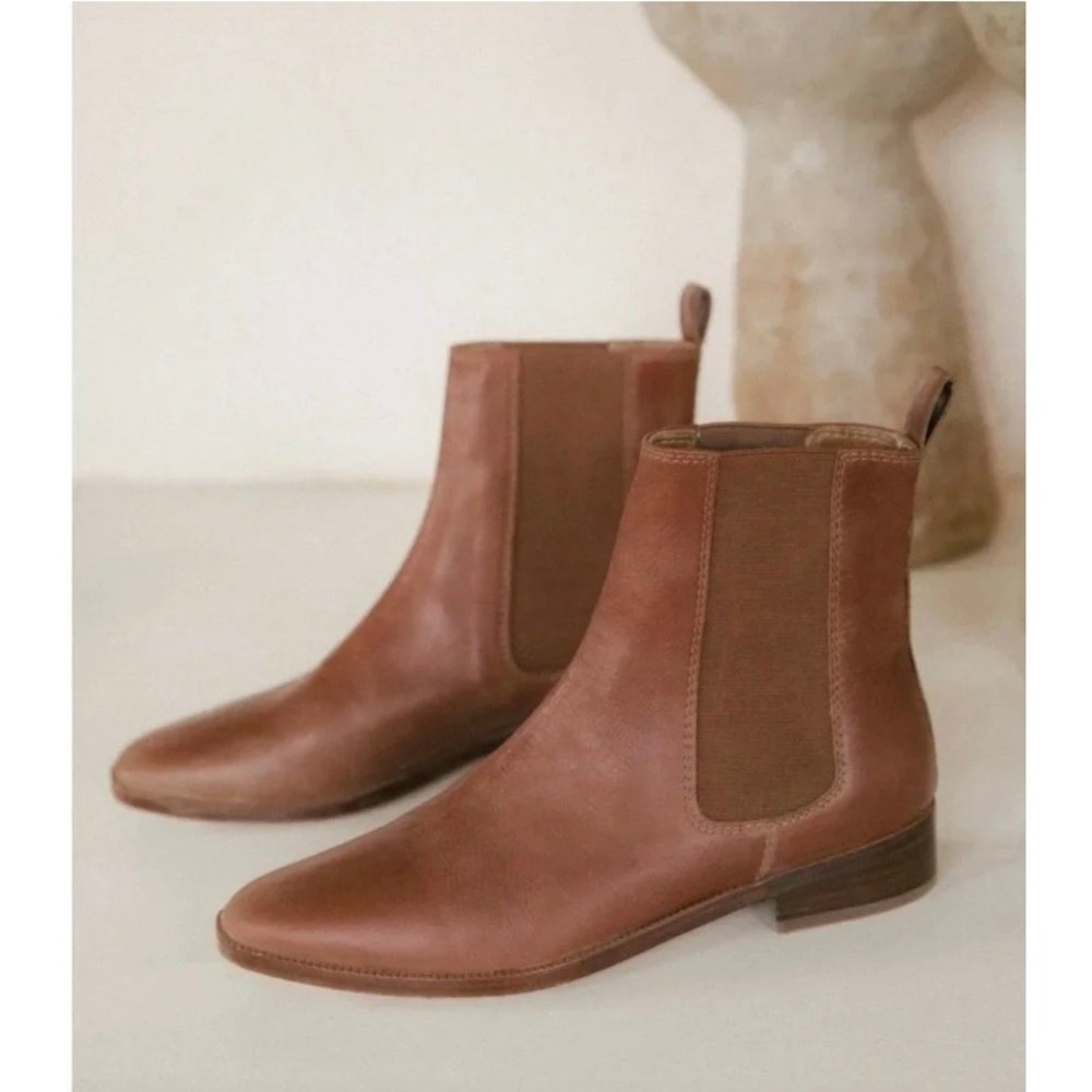 Christy Dawn Chelsea Boots Hazelnut Brown Leather Size 8 with Dust Bag
